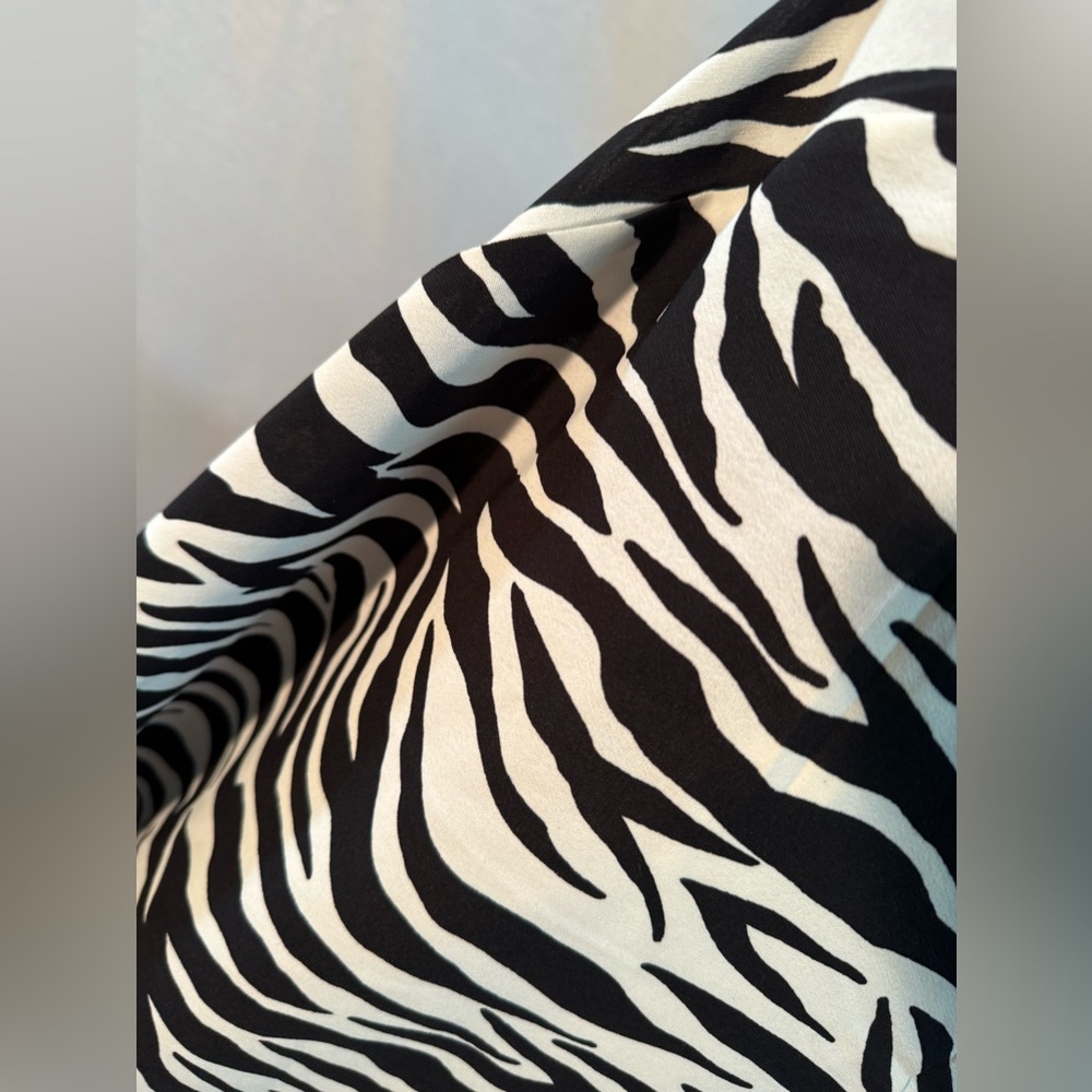 One shoulder top-zebra pattern. - Picture 2 of 4